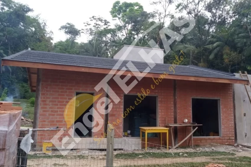 Residência com Telhas Gravilhadas em Jaraguá do Sul