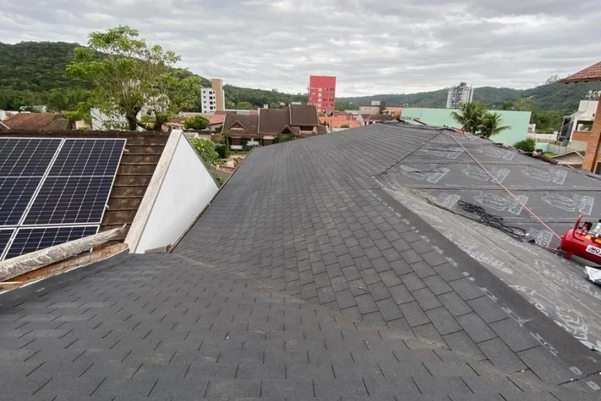 Telha Shingle em Pomerode: A Cobertura Ideal para a Arquitetura Alemã e Projetos de Alto Padrão